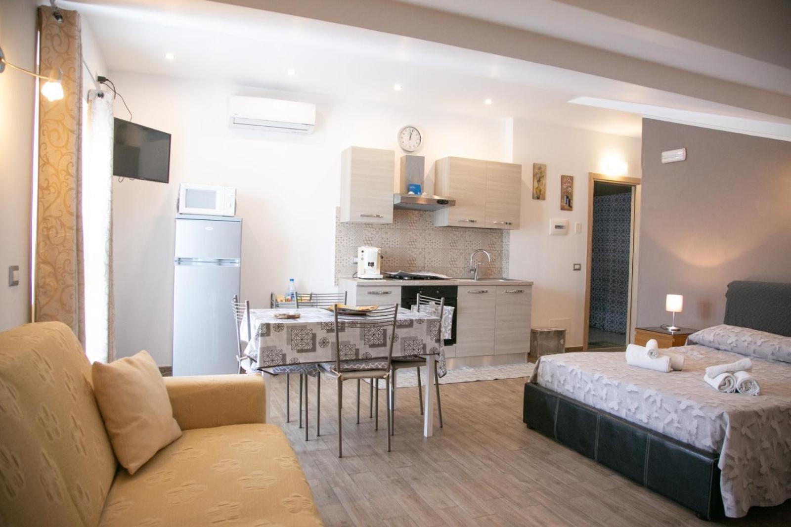 Happy Home Giardini-Naxos Extérieur photo